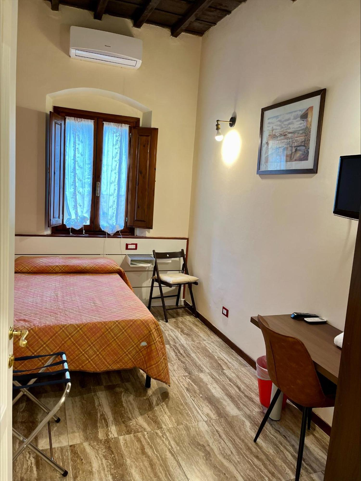 Affittacamere Cennini 6 *